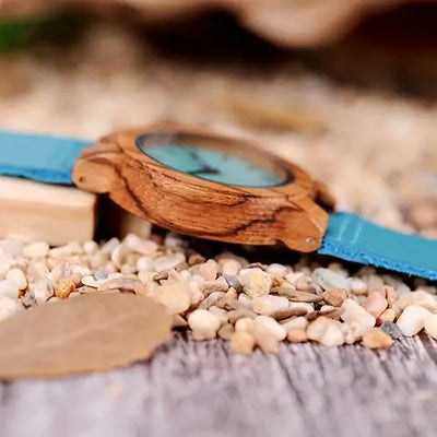 Stylish Wood and Quartz Wristwatch - Exactly Bliss